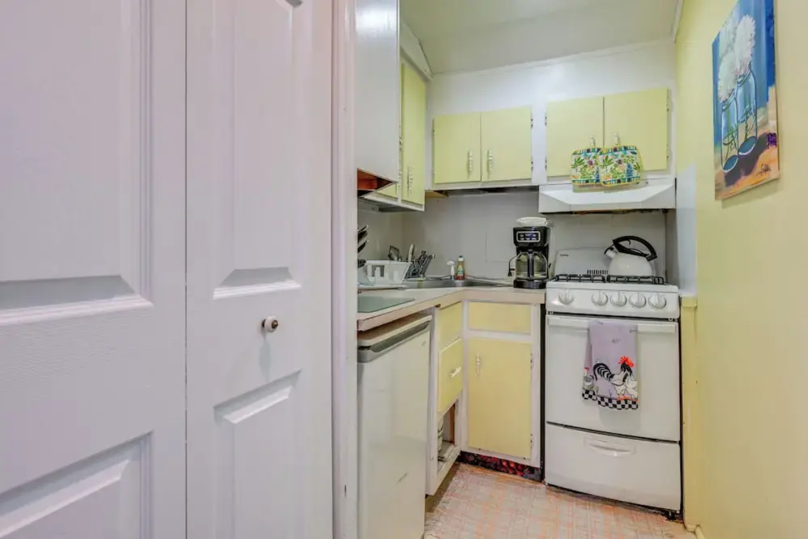 < 1 Mi to Old Town Lansing: Home w/ Furnished Deck