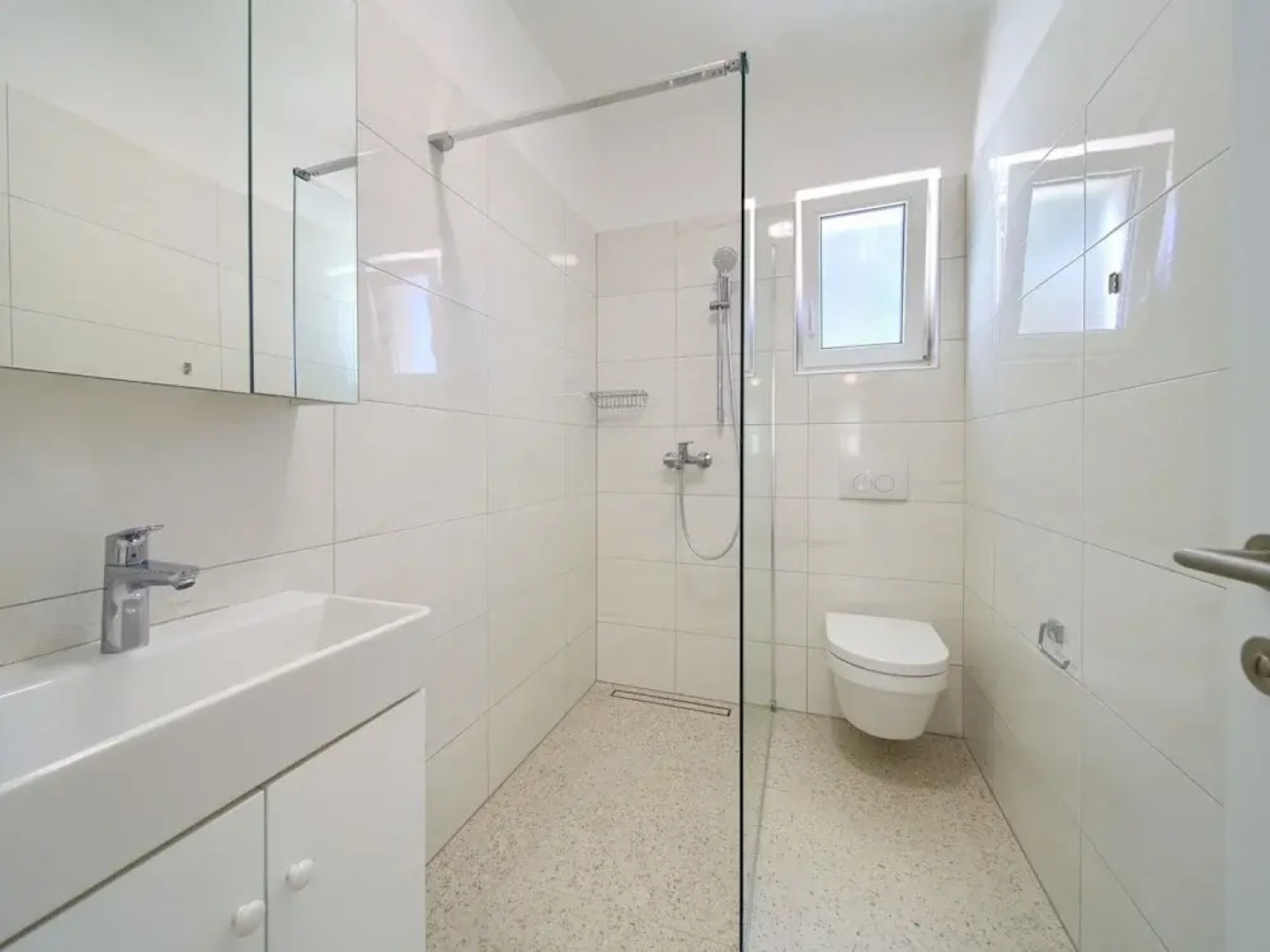 Villa in Cres With Sea Views & Pool