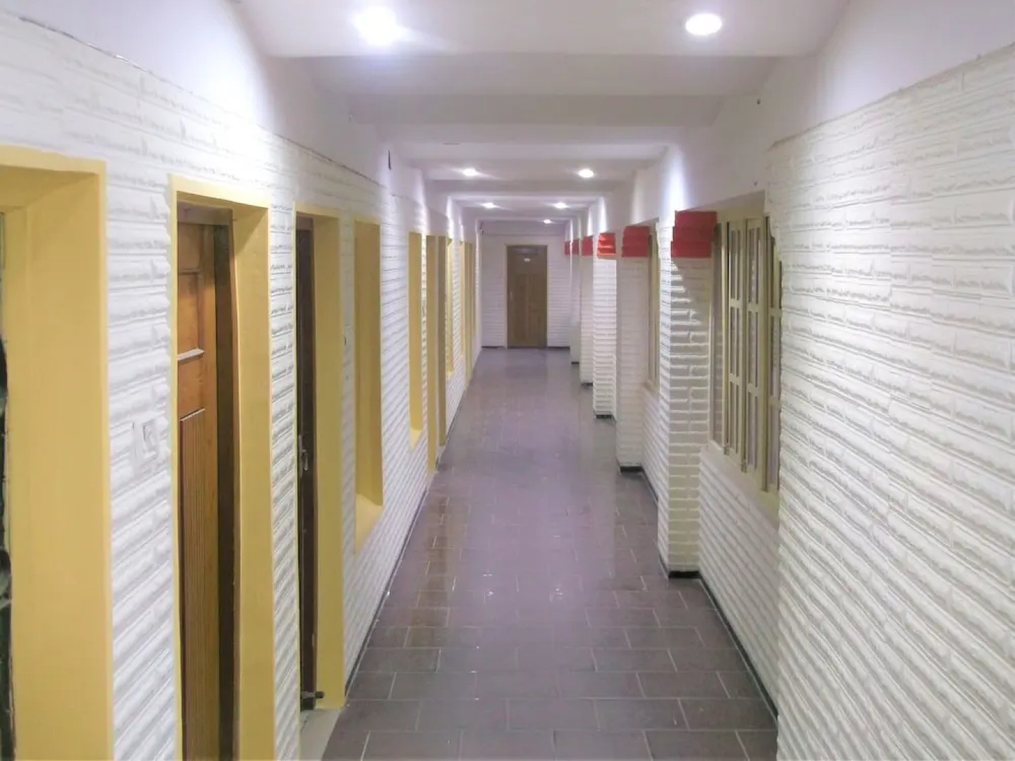 OYO 8955 Hotel Bobina