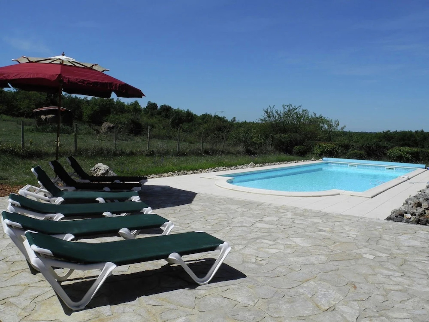 Luxurious Holiday Home with Pool in Ajat France