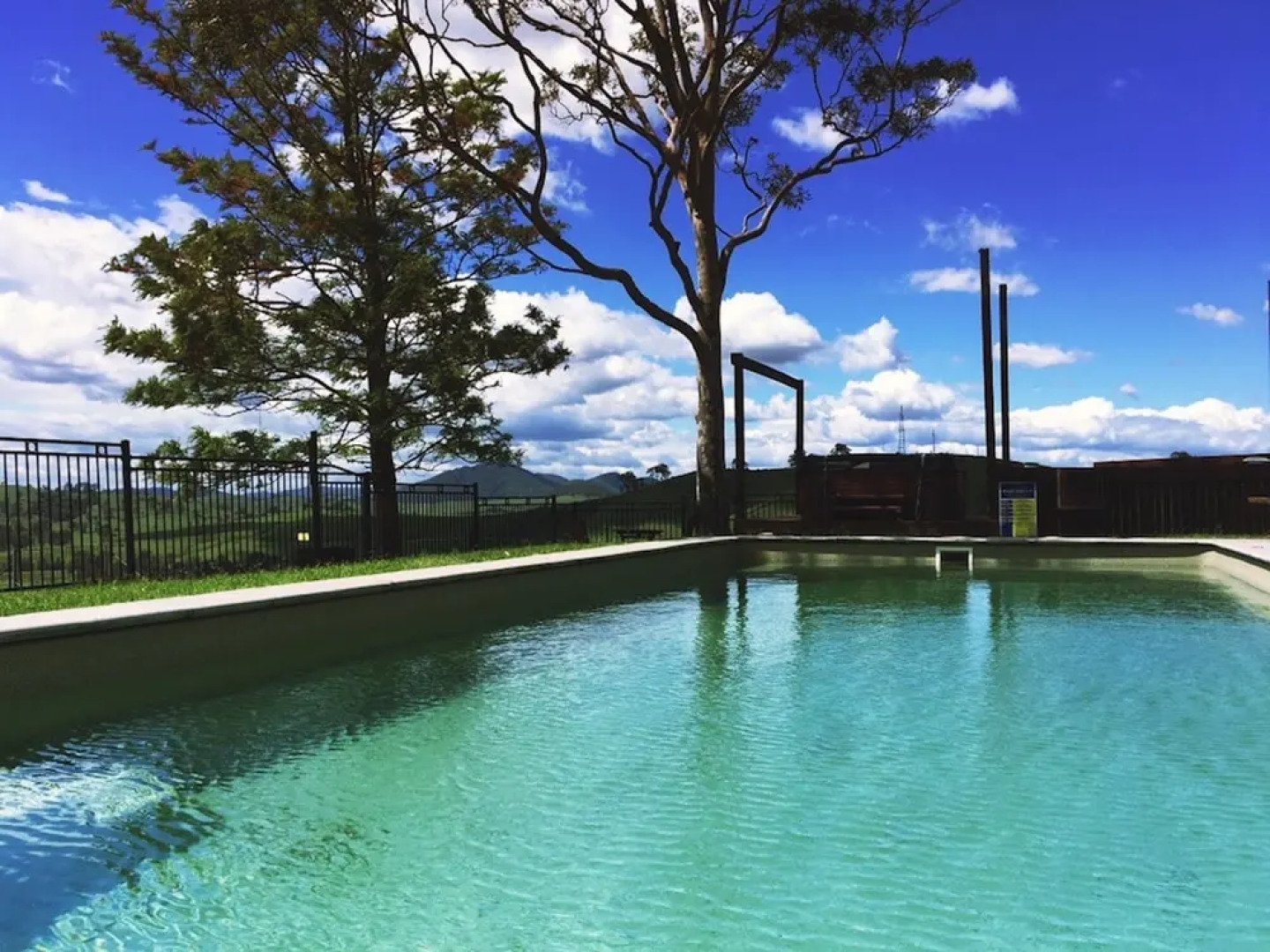 Dam It Getaway- Homestead