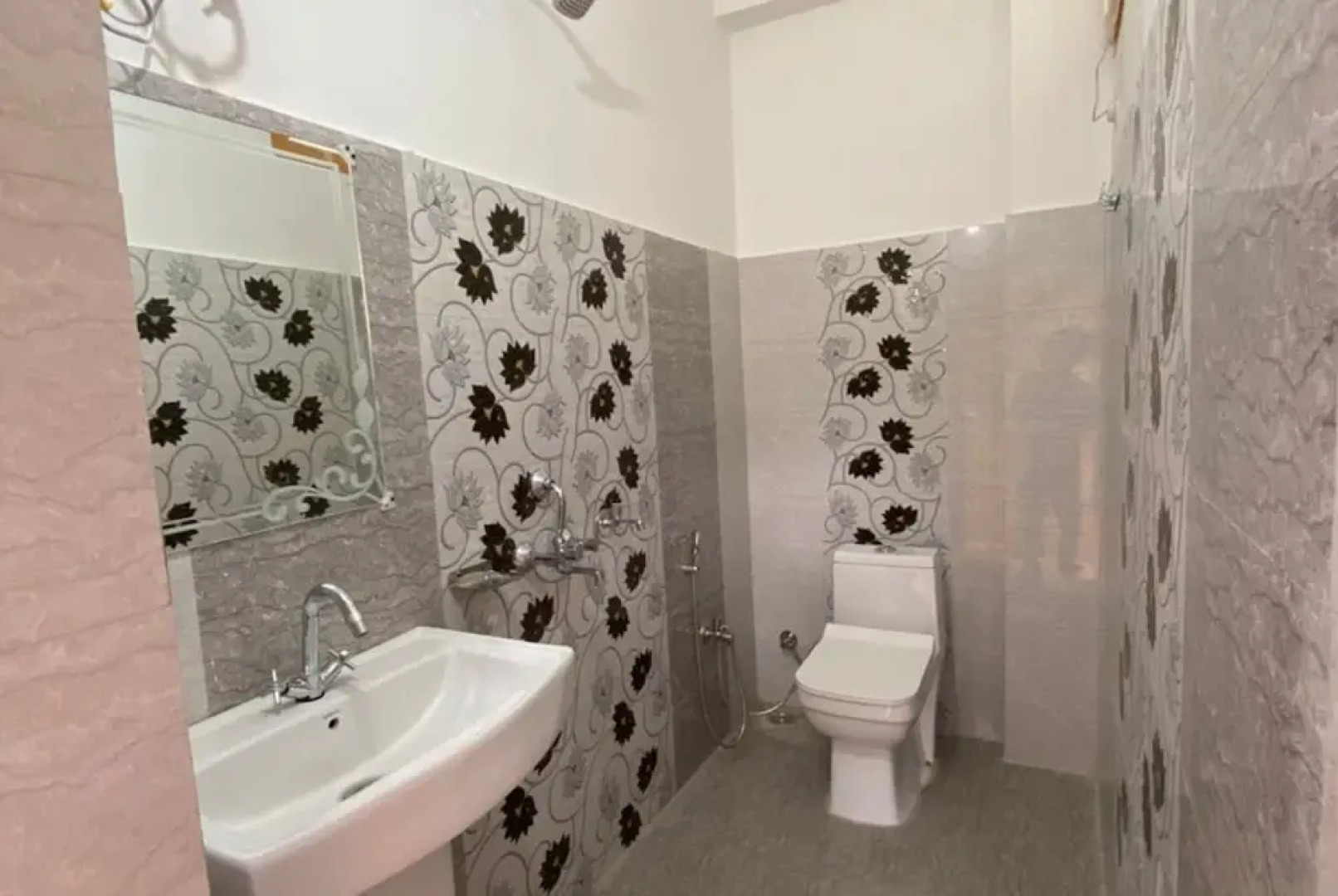 Goroomgo Mansarovar Inn Munsyari