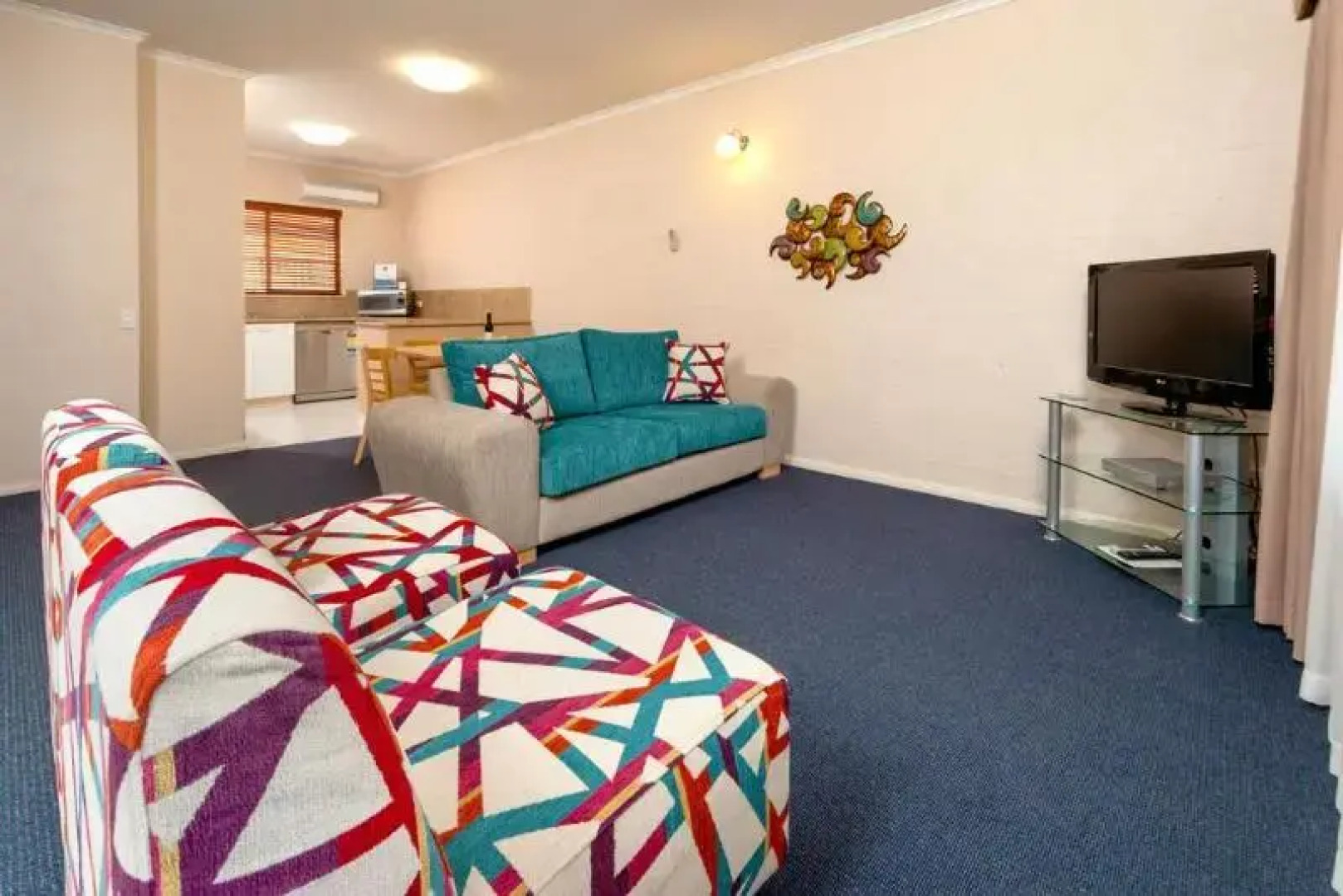 Blazing Stump Motel & Suites