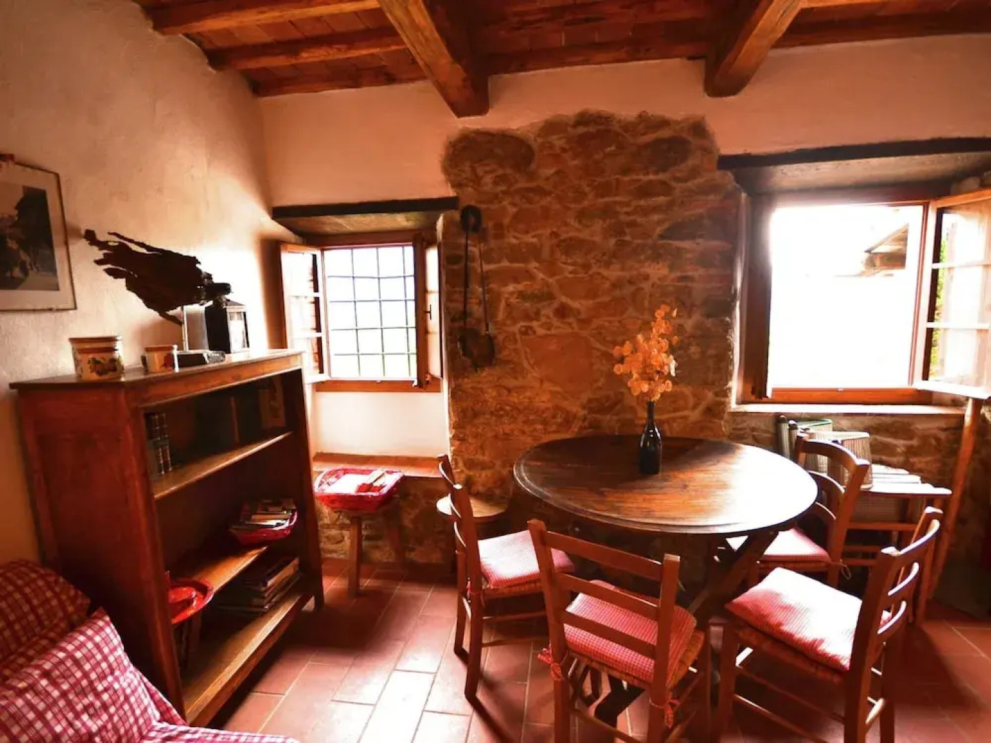 Vintage Cottage in Pescia with Hot Tub