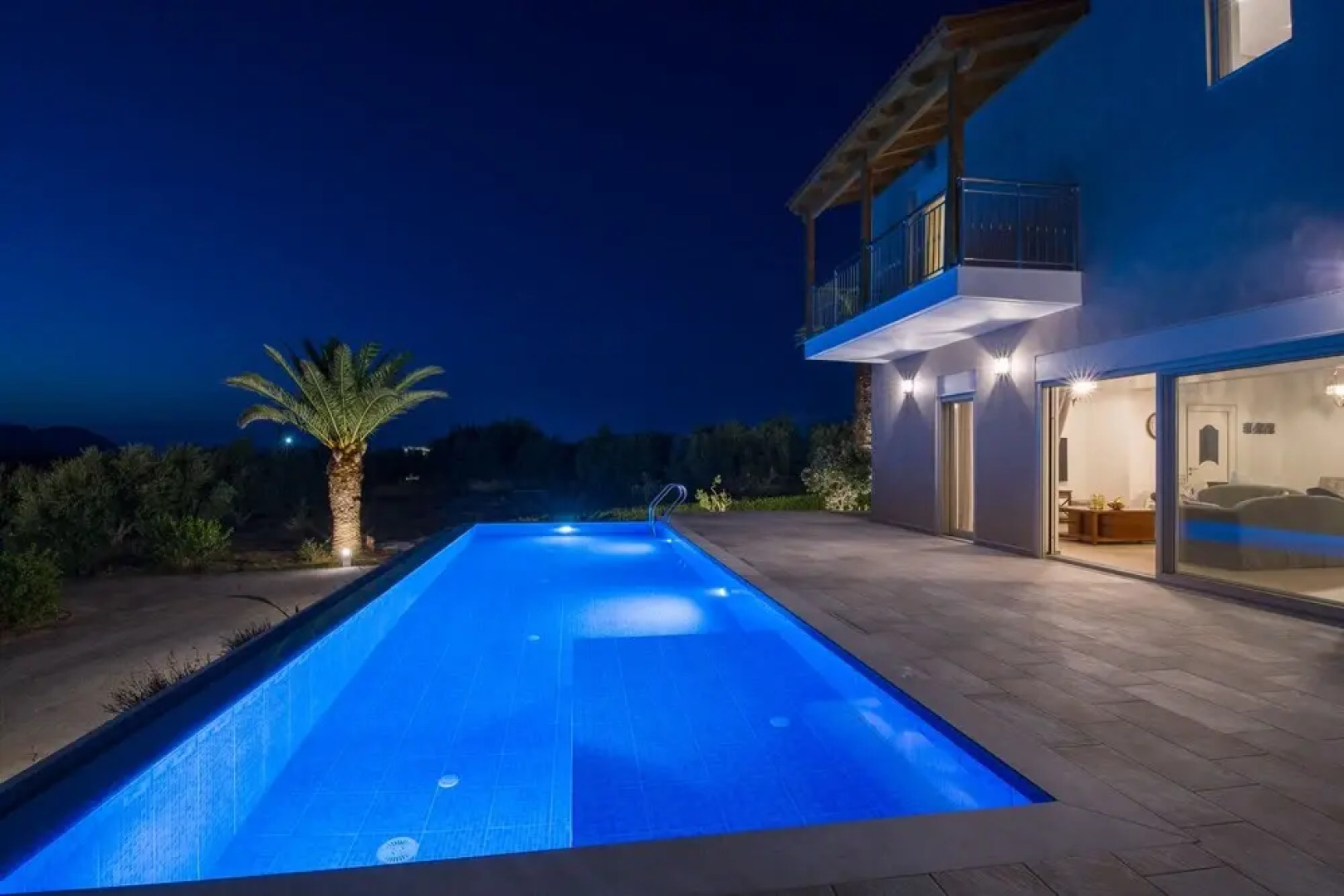 Villa Koutalas - Majestic Sunsets over the Pool