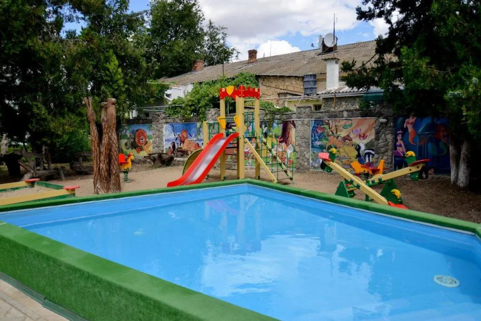 Корона(Евпатория)