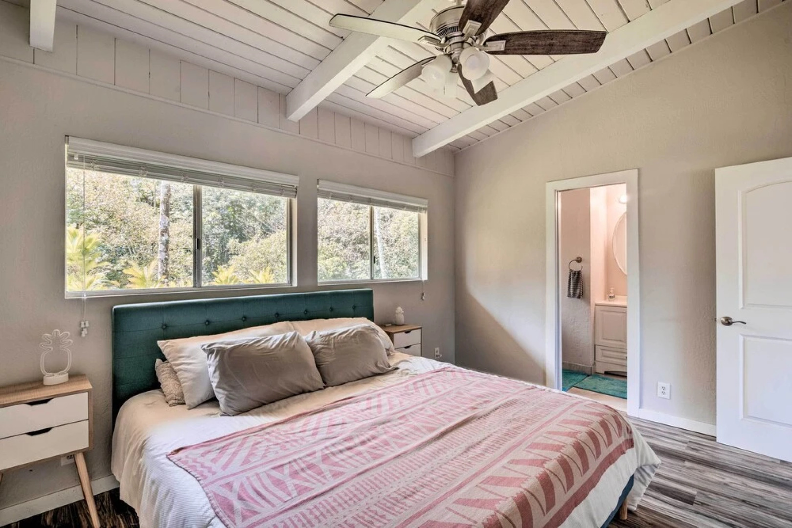 Sunny Pahoa Retreat: Snorkel, Hike & Shop!