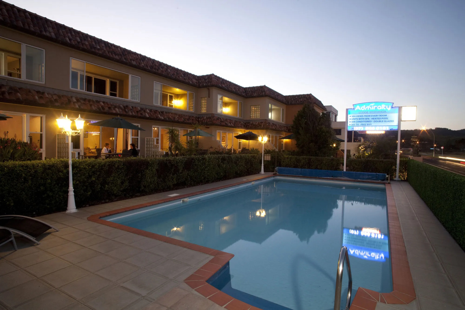Admiralty Lodge Motel