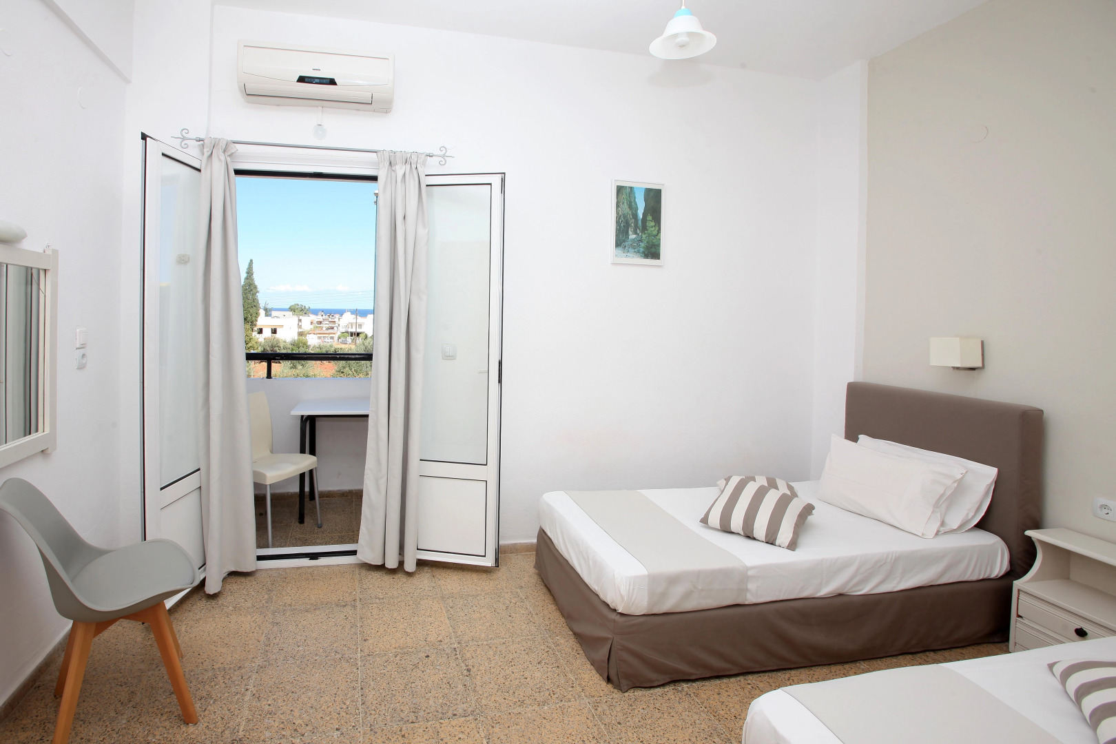 Iraklis Studios & Apartments