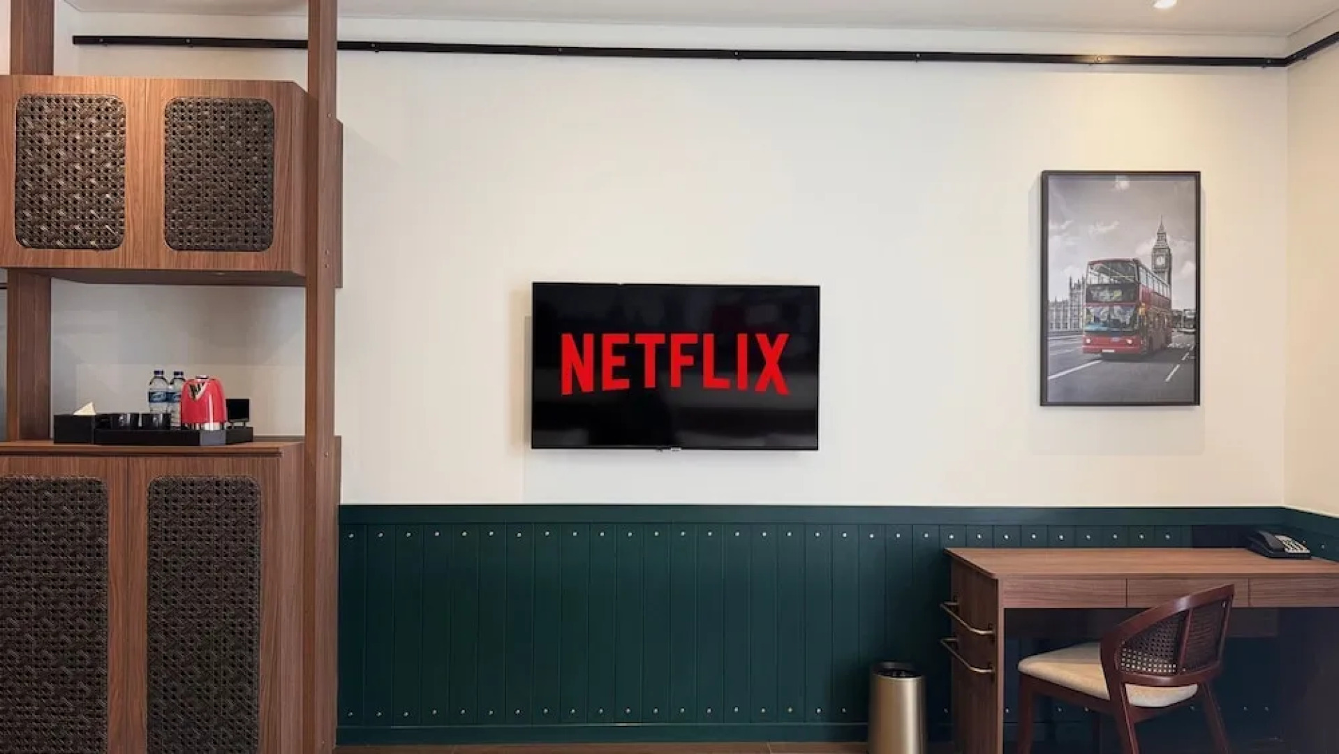 Ashley Tugu Tani Menteng