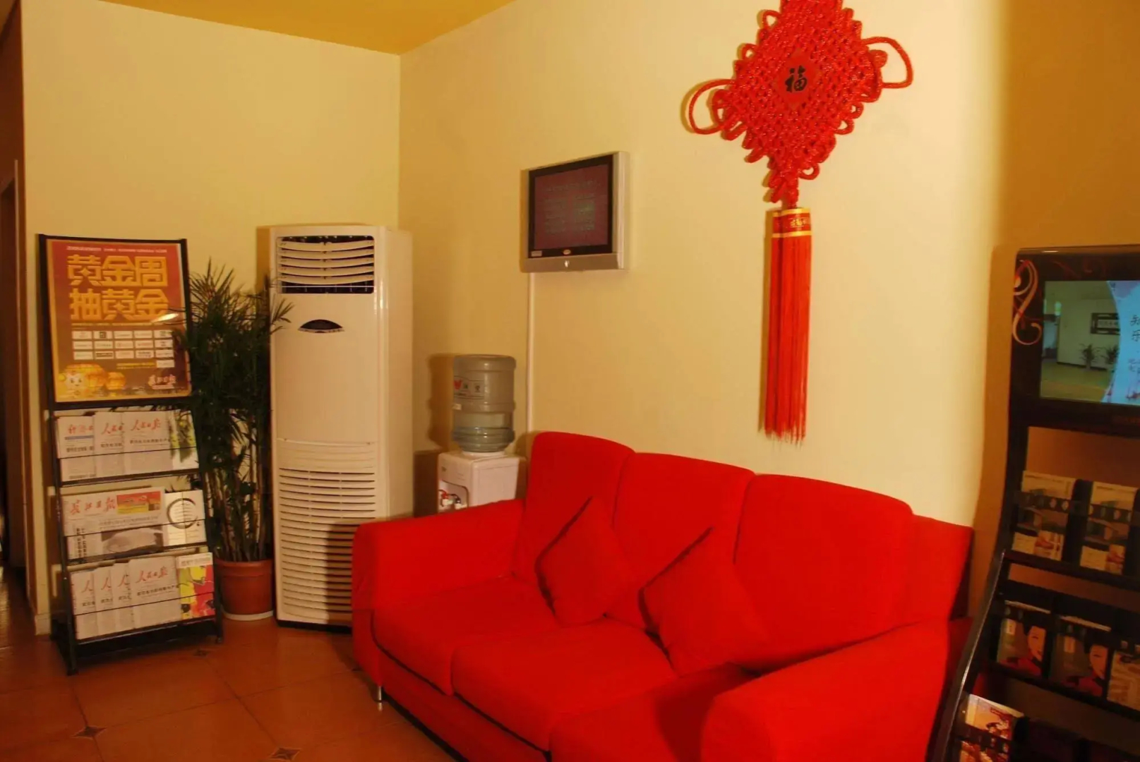 Home Inn Wuhan Jinghan Avenue Dazhi Road Light Rail