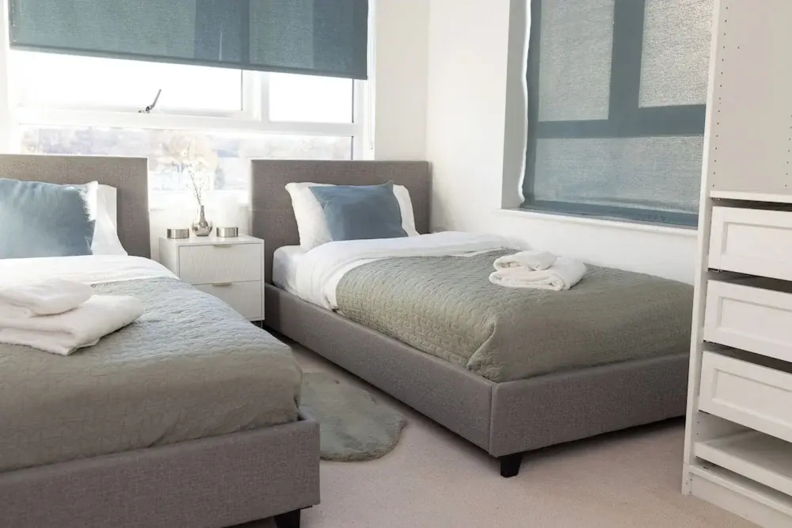 Stylish 2BR Apartment, Town Centre, Free Parking