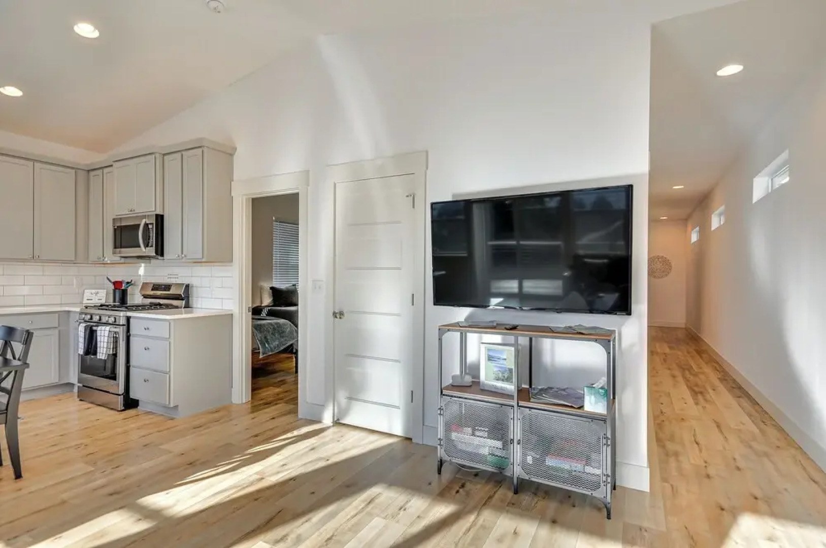 Stunning Stevenson Retreat w/ Mountain Views!