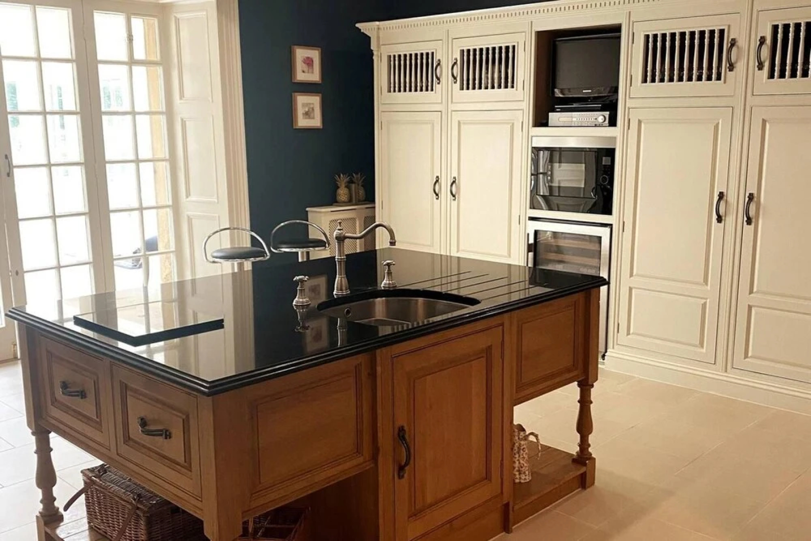 Exceptional Unique 5 Bedroom Manor House