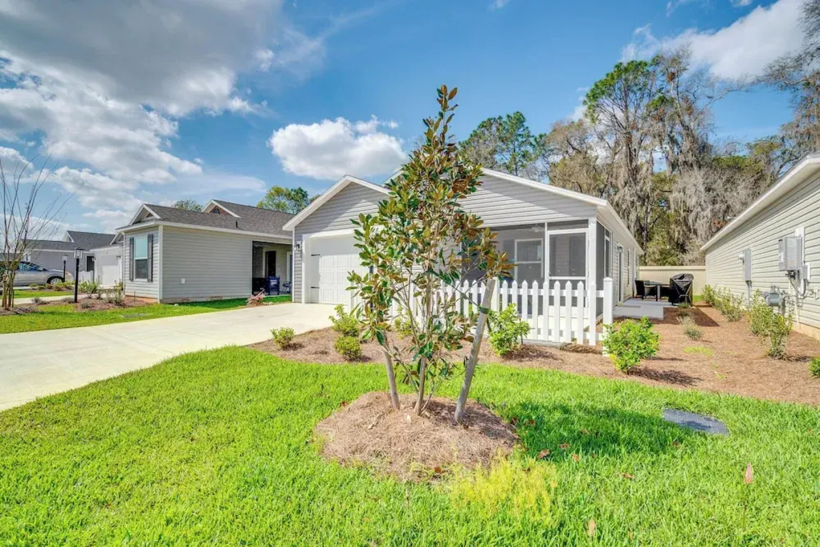 Pool Access, Patio & Grill: Sunny Florida Escape!