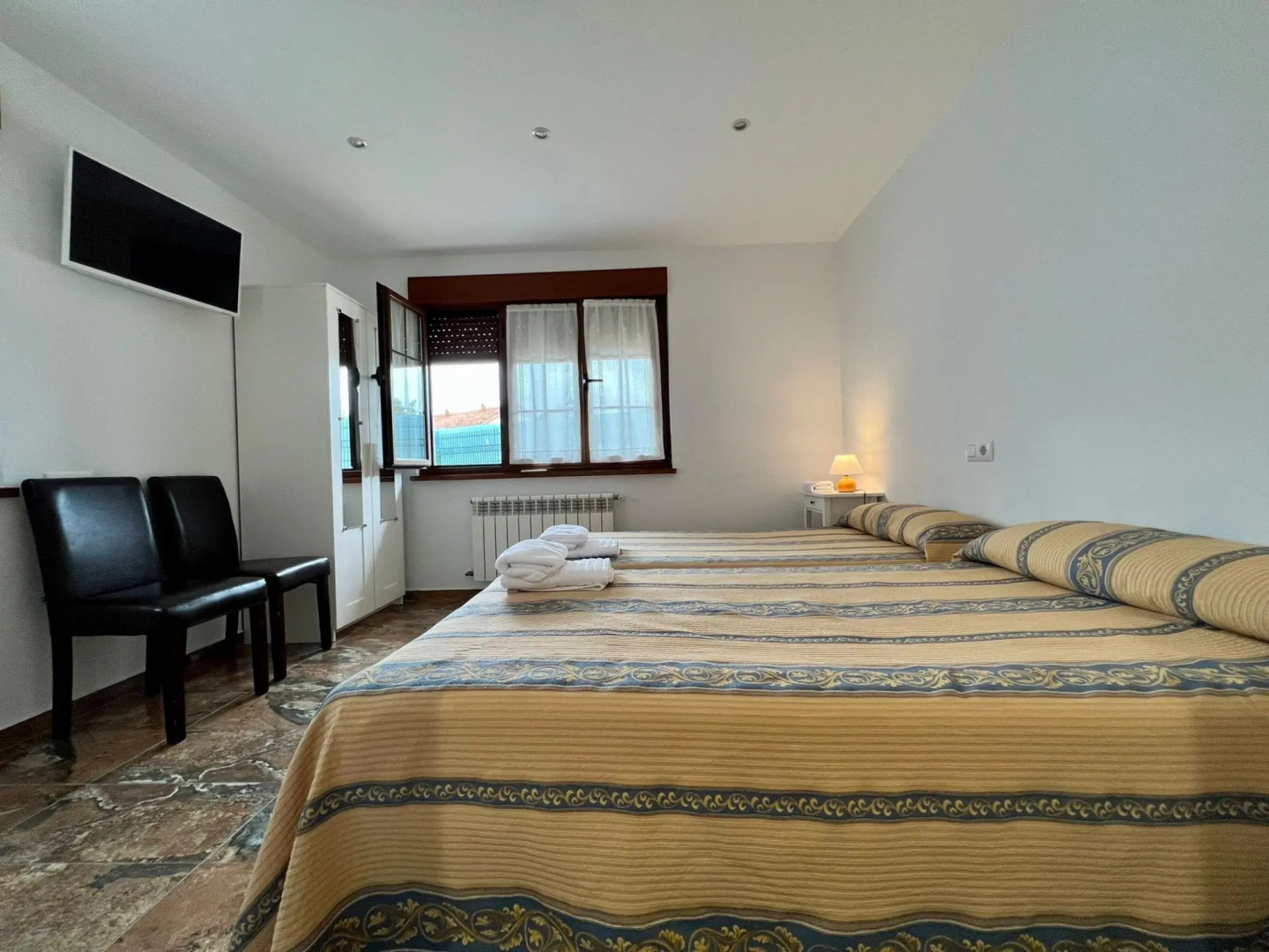 Casa de 3 dormitorios con Wifi en finca compartida