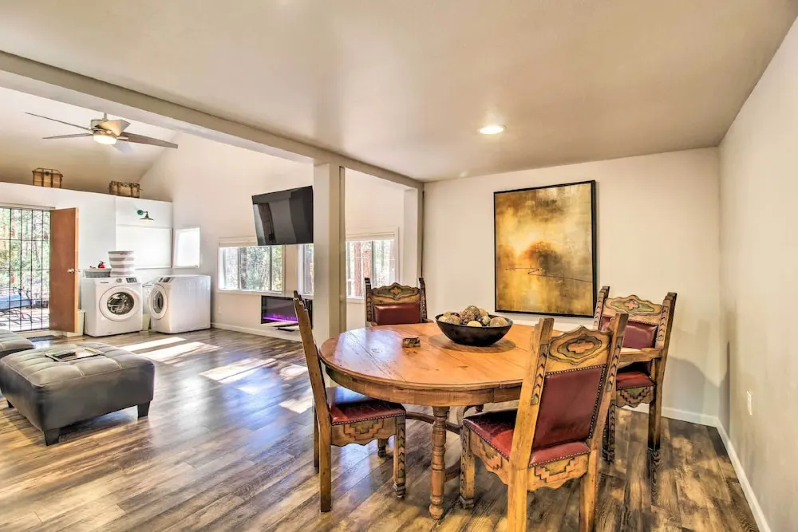 Deck & Grill: Pet-friendly Lakeside Cabin