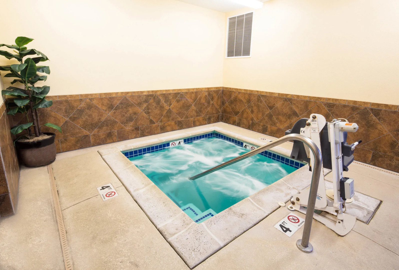 Best Western Plus Eastgate Inn & Suites