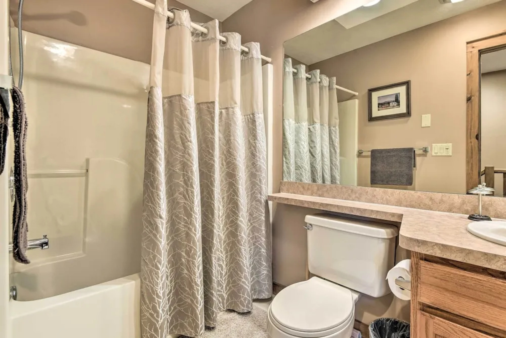 Tannersville Cozy Home w/ Deck, 1 Mi to Camelback!