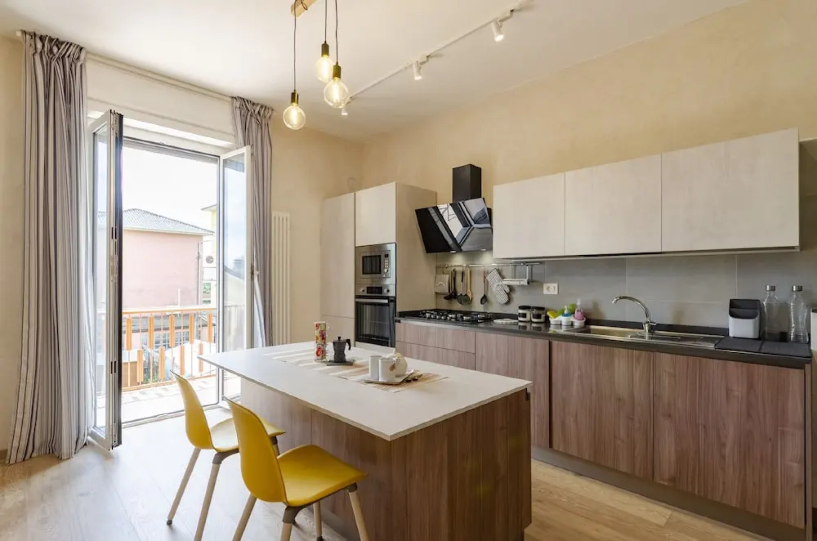 JOIVY Chic Chiavari Apt With 2 Spacious Terraces