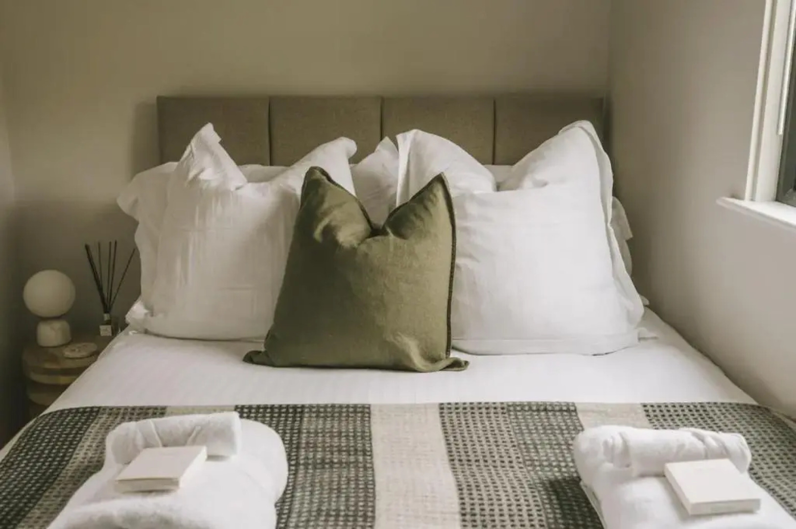 Water Cabin - 10 Mins from Bath (New listing)