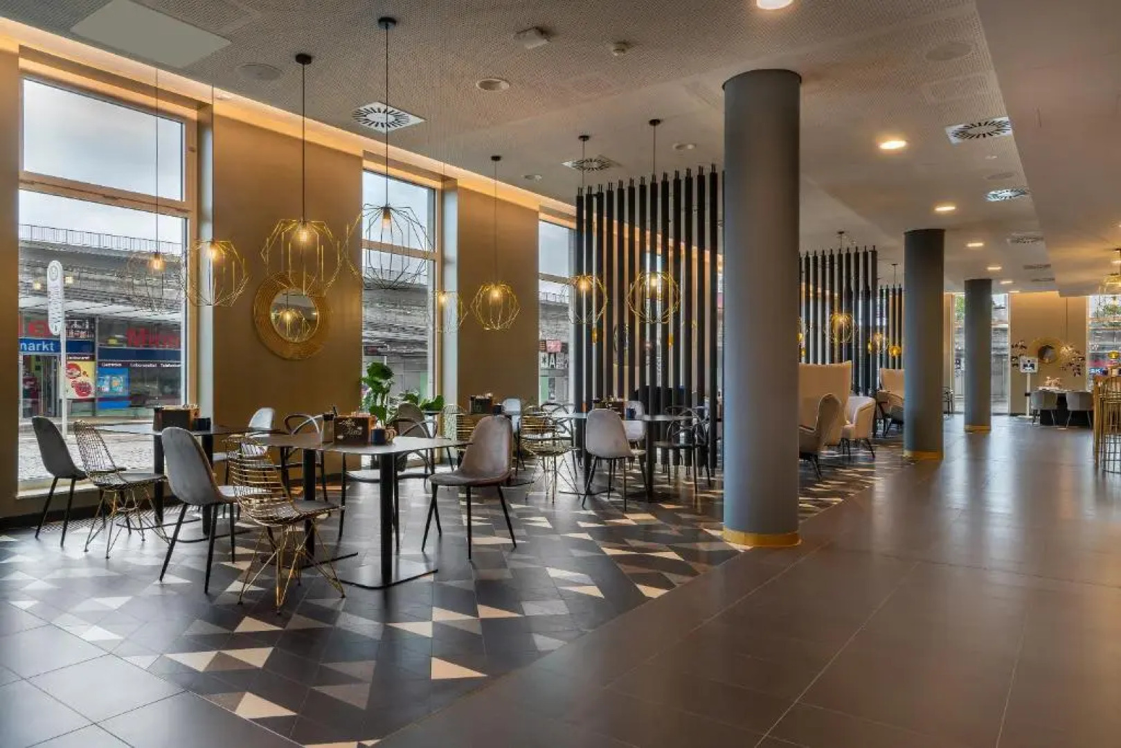 Holiday Inn - the niu, Ridge Halle Central Station by IHG