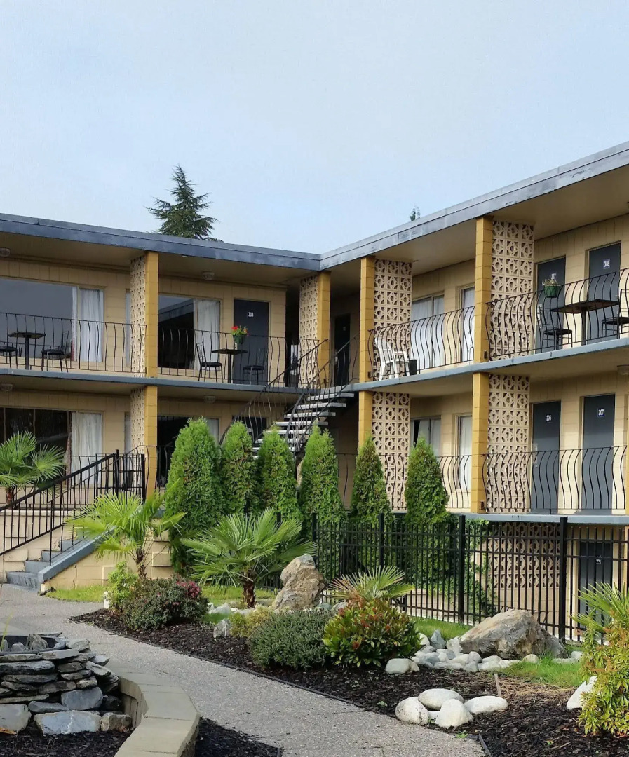 The Port-O-Call Inn & Suites