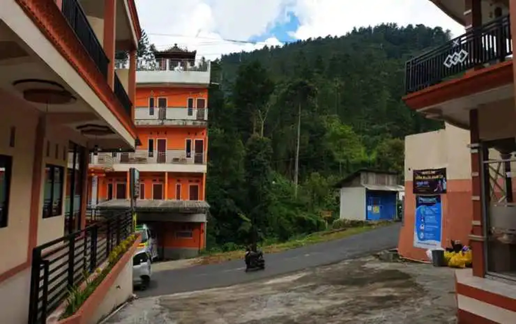 Hollymoon Sekar Ayu Hotel