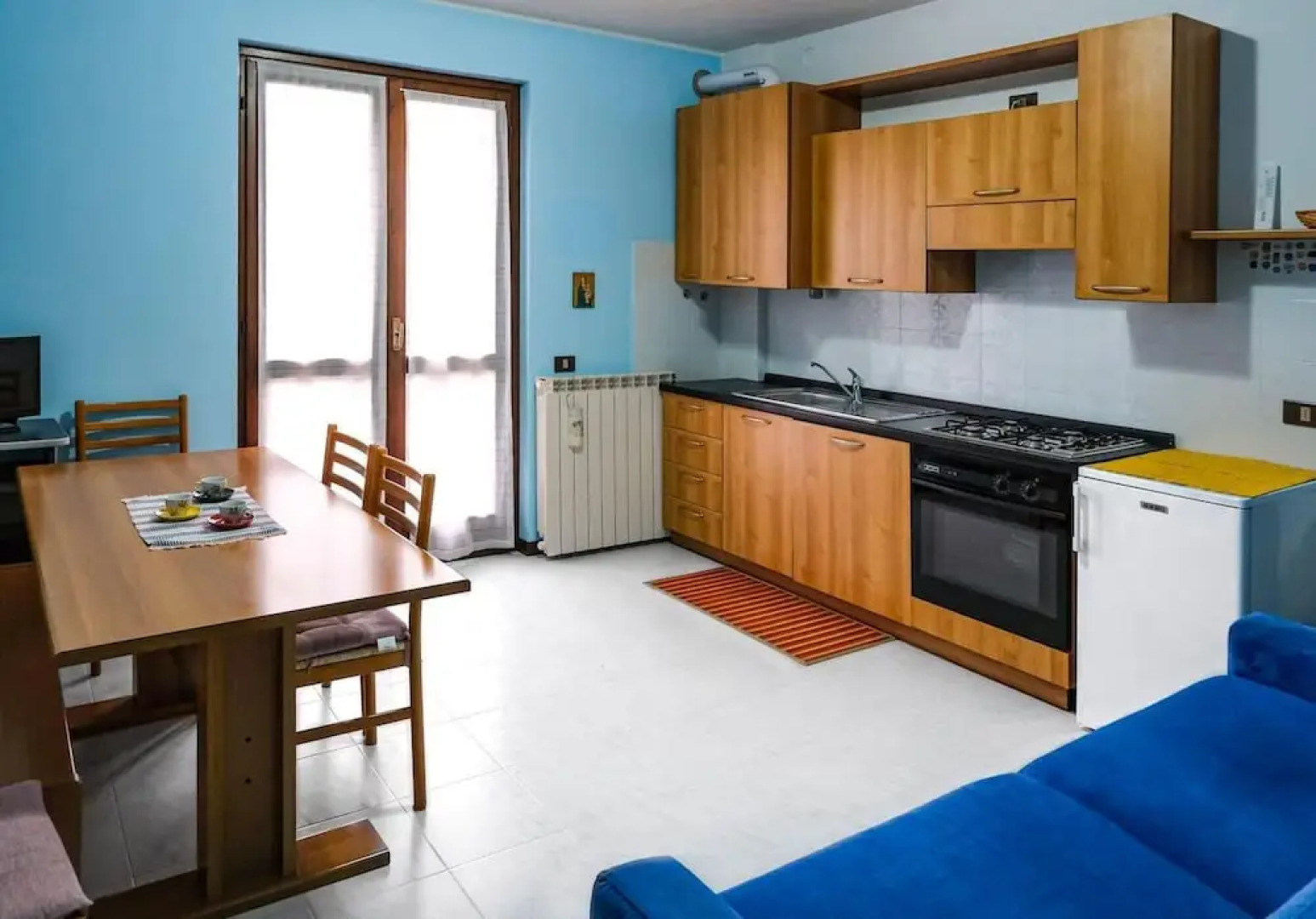 Inviting 1-bed Apartment With Box and Seeviews