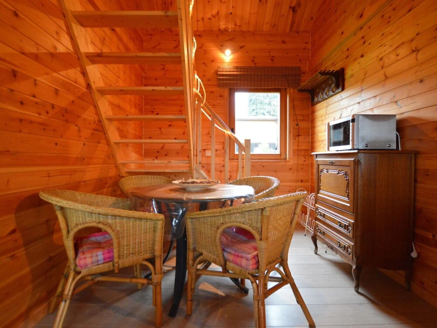 Chalet With Sauna, Fenced Garden and Beautiful Views near Dinant