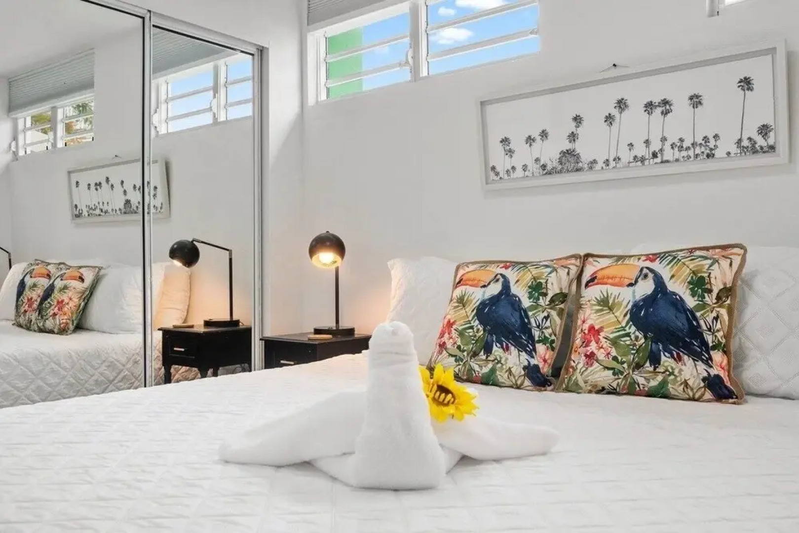 Walk to Beach or Swim in the Pool, 4 Bedrooms 4 Home by Redawning