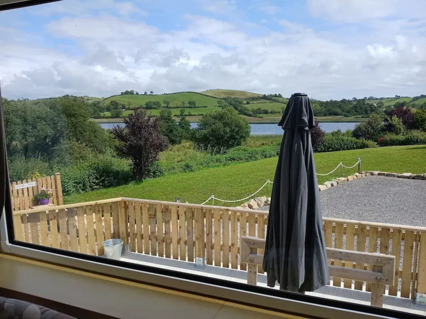 Comfortable Mobile Home in the Countryside