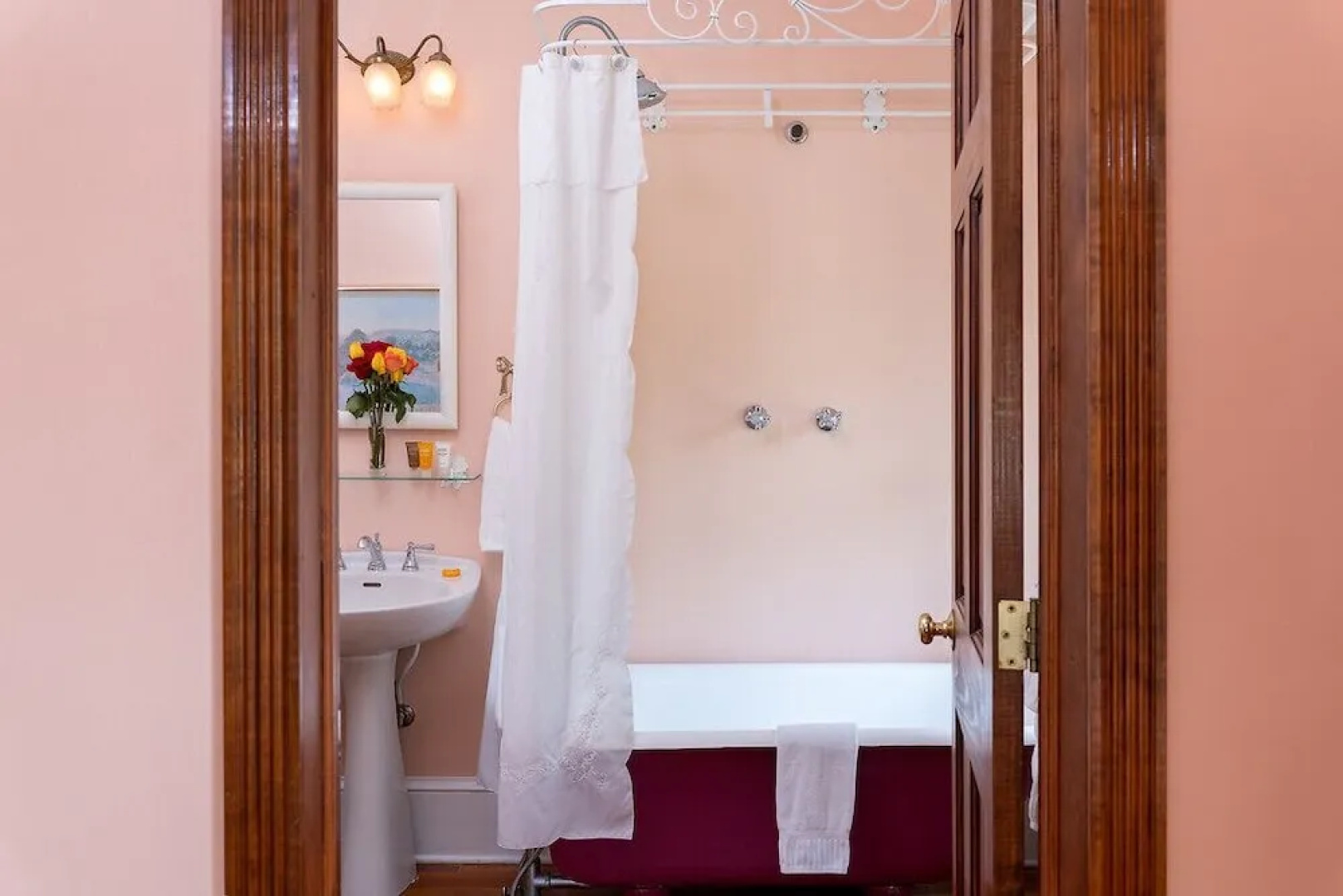 Honey Hill Inn & Cabins at Engadine