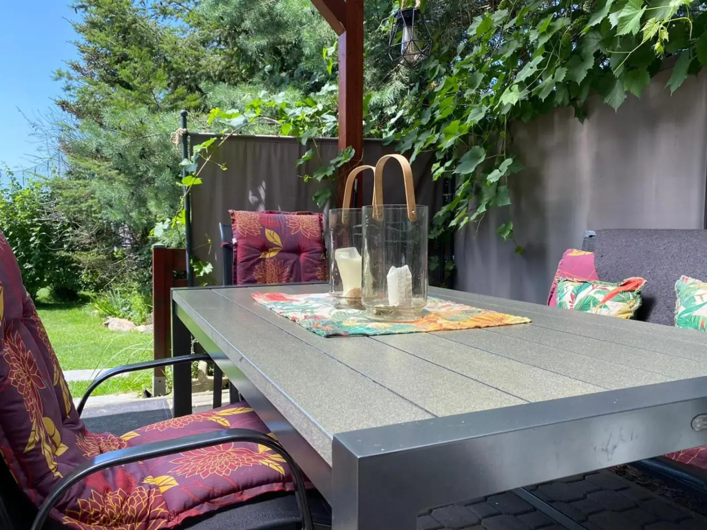 Pool & Lake Holiday Home