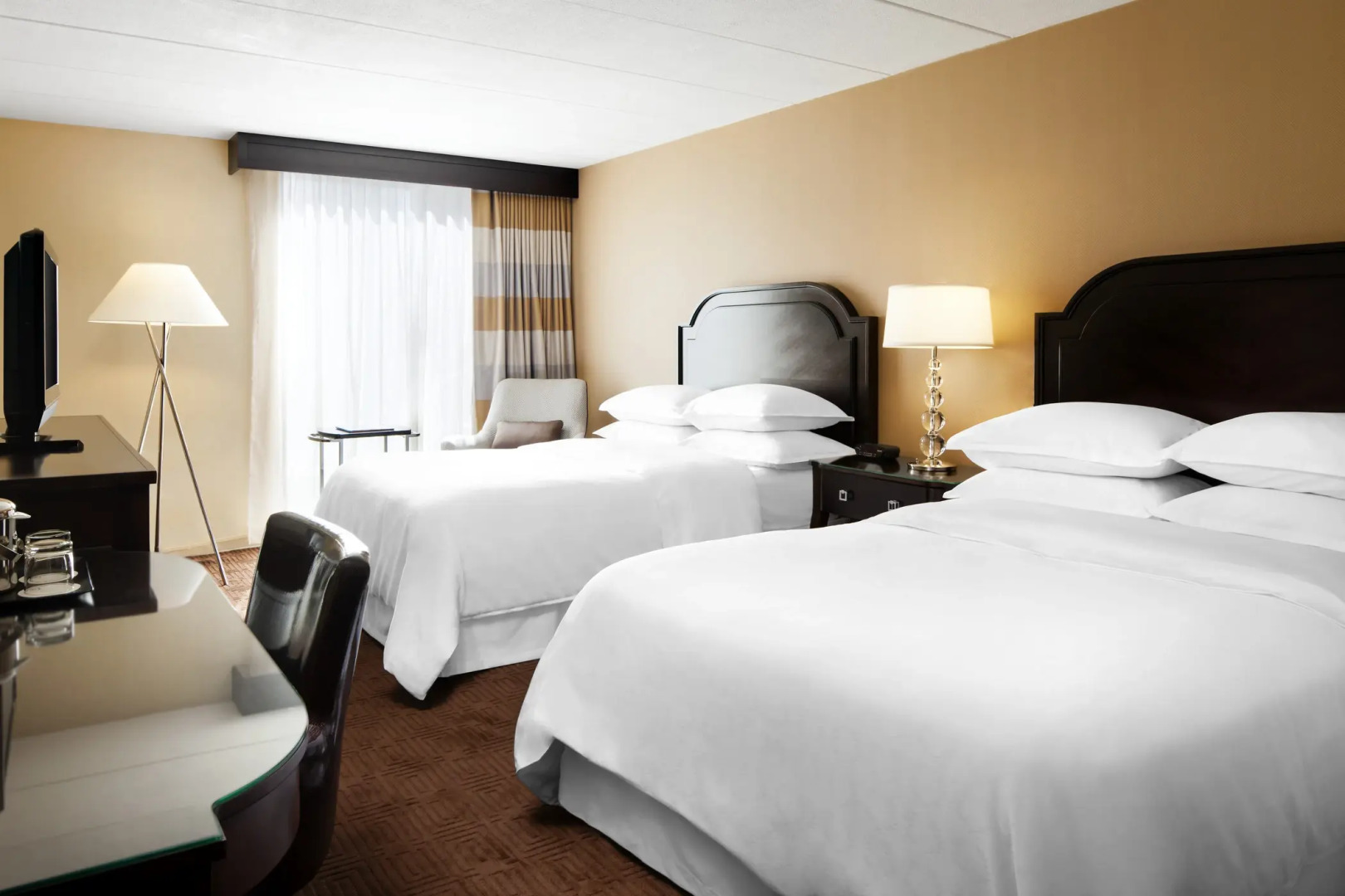 Sheraton Milwaukee Brookfield Hotel