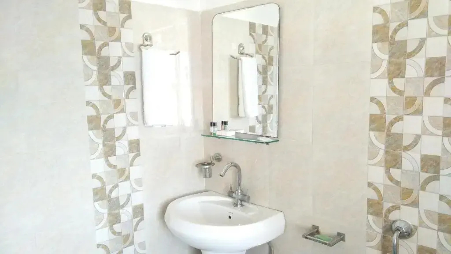 OYO 7026 Highland Village Resort