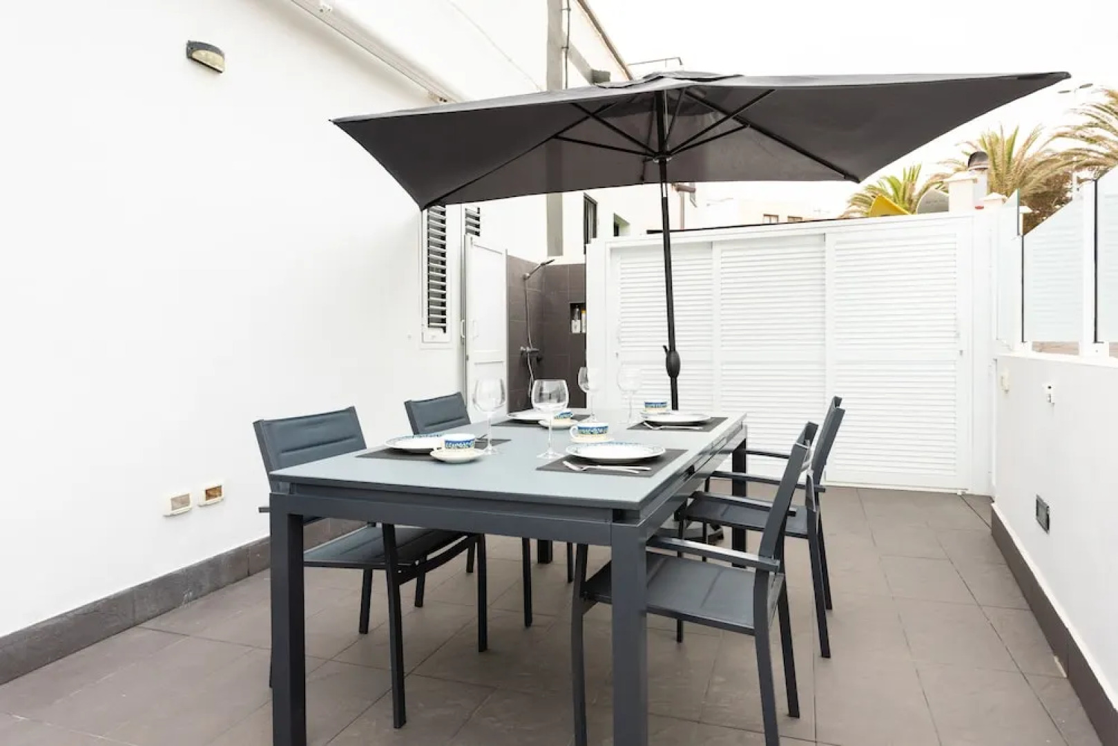 HomeLike Stunning Sea Front House El Poris