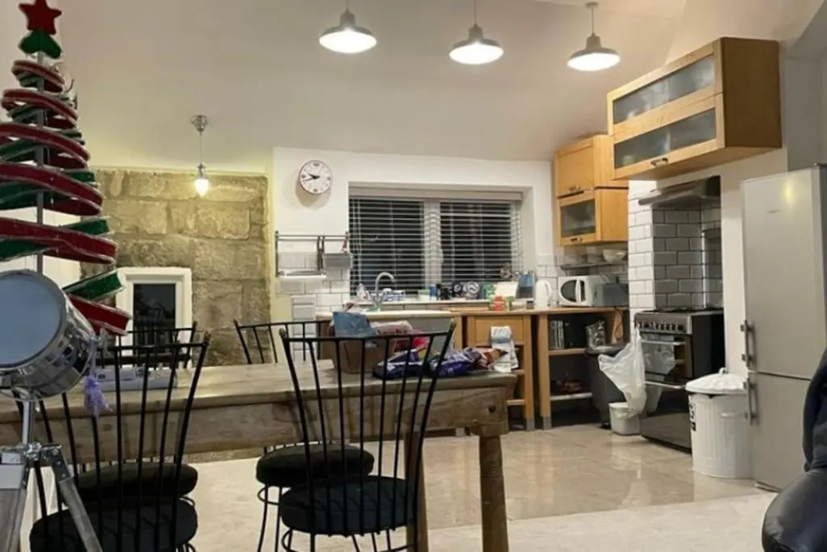 Seaviews oodles of charm sleeps 5 with guest beds