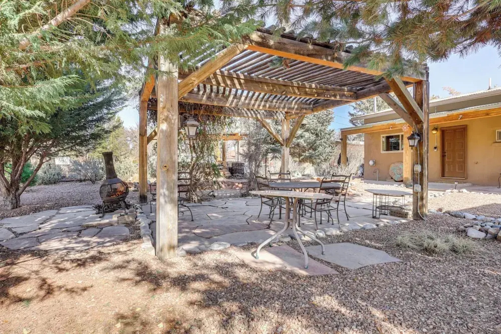 Artsy Studio w/ Patio: 25 Mi to Santa Fe
