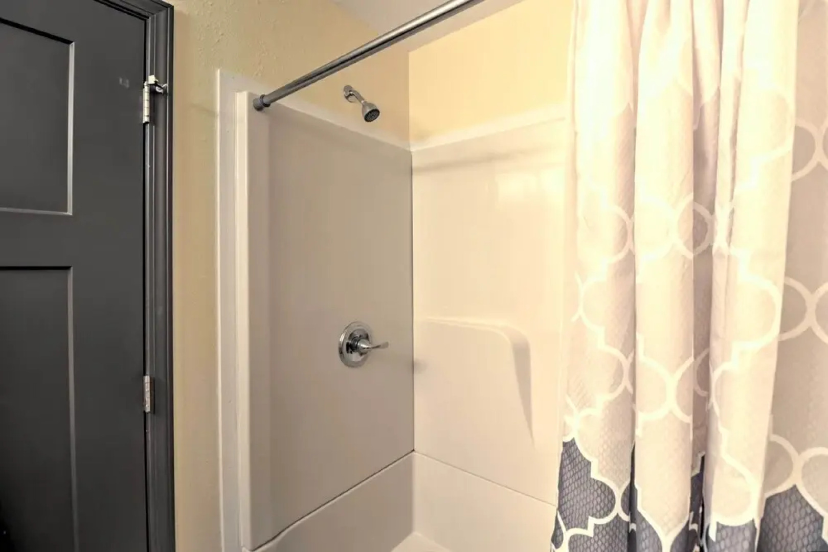 Roomy Multi-family Retreat in Dtwn Mountain Home!