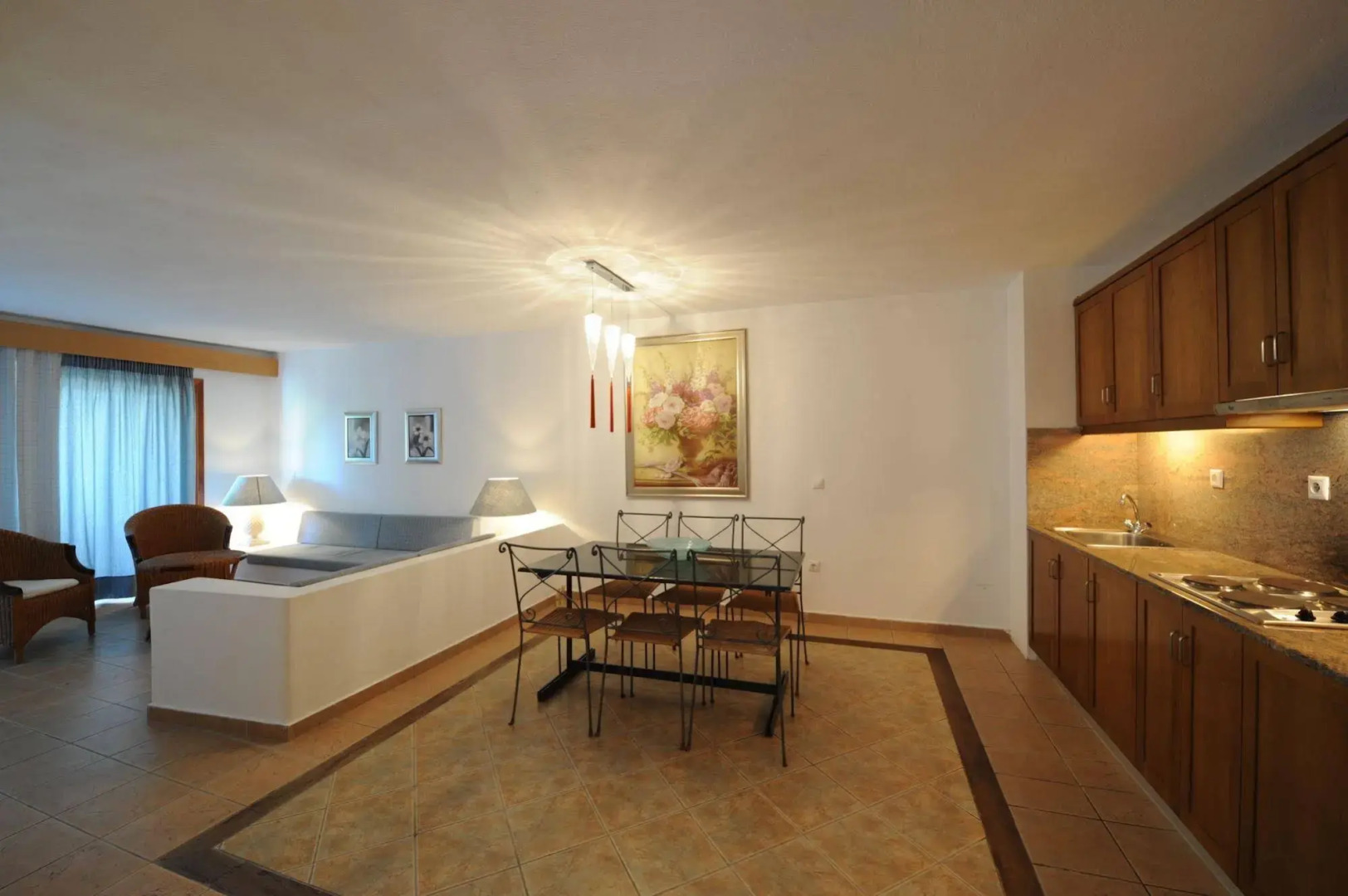 Cape Kanapitsa Hotel & Suites