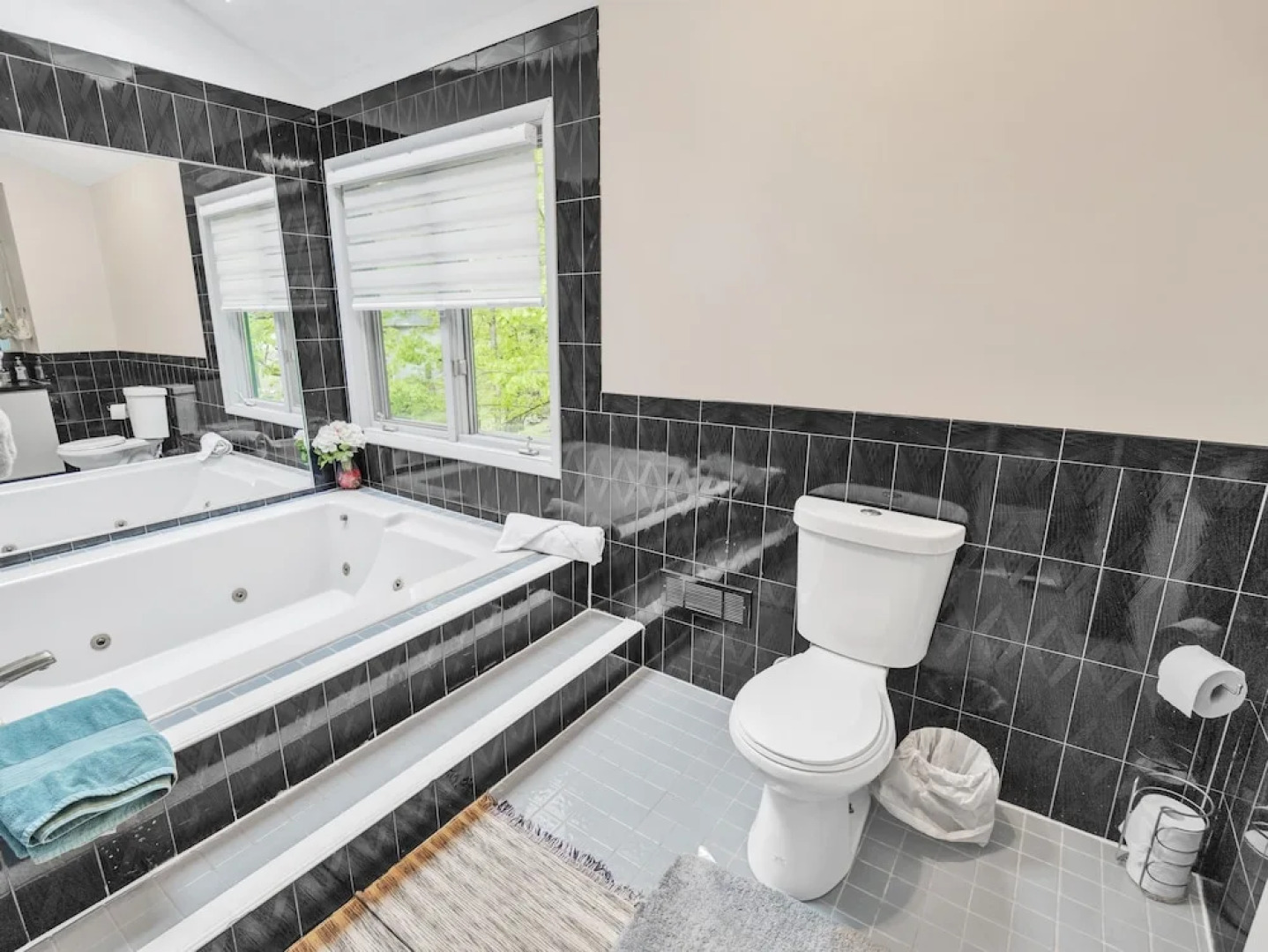 Pocono Escape - Cozy 5br - Sauna-billiard 5 Bedroom Home by RedAwning