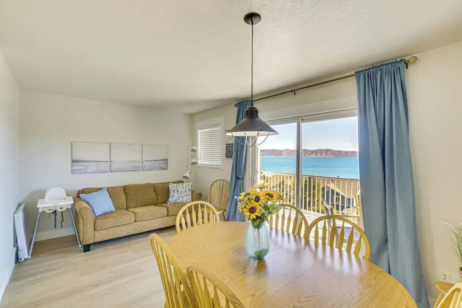 Spacious Garden City Townhome w/ Lake Views!