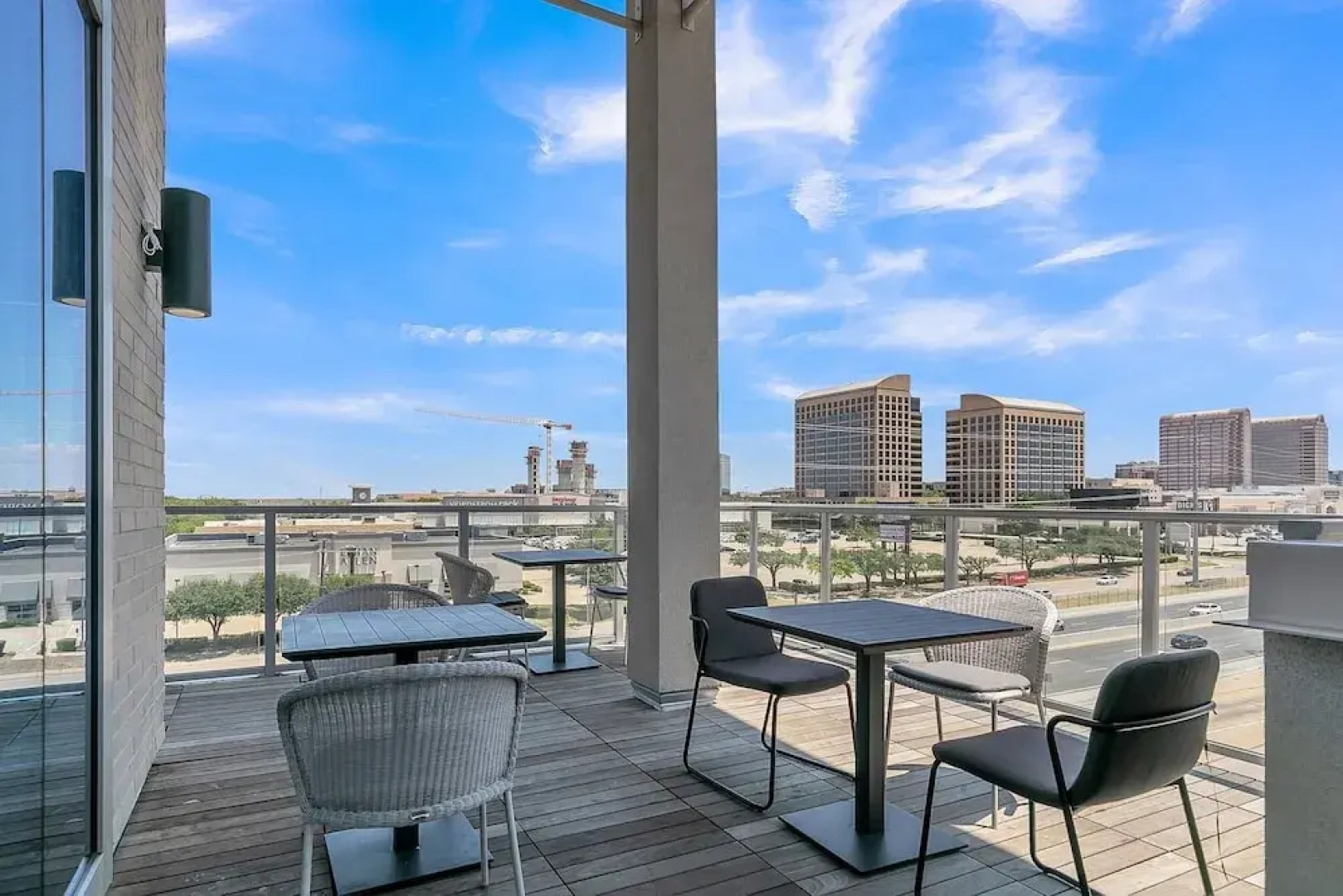 Maison De Luxe Brand New Cozy, Prime Location 1 Bedroom Condo by Redawning