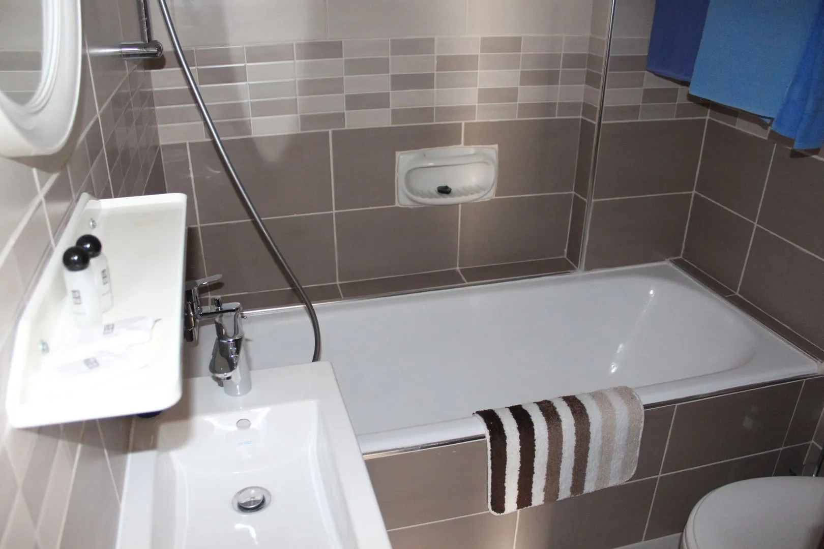 Petsas Apartments & Tavern