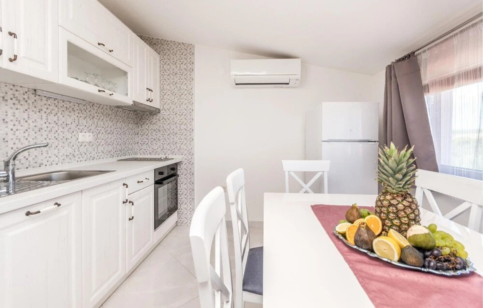 Amazing Apartment in Donje Rastane With 3 Bedrooms, Wifi and Outdoor Swimming Pool