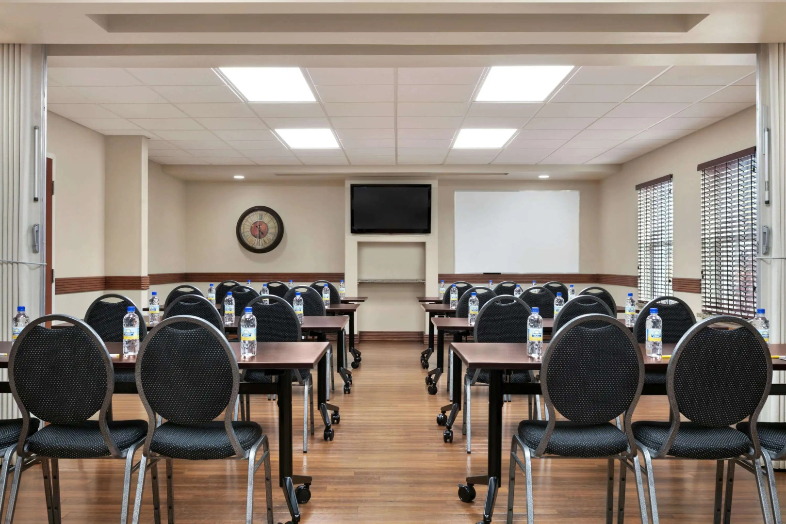 Days Inn & Suites by Wyndham Sherwood Park Edmonton