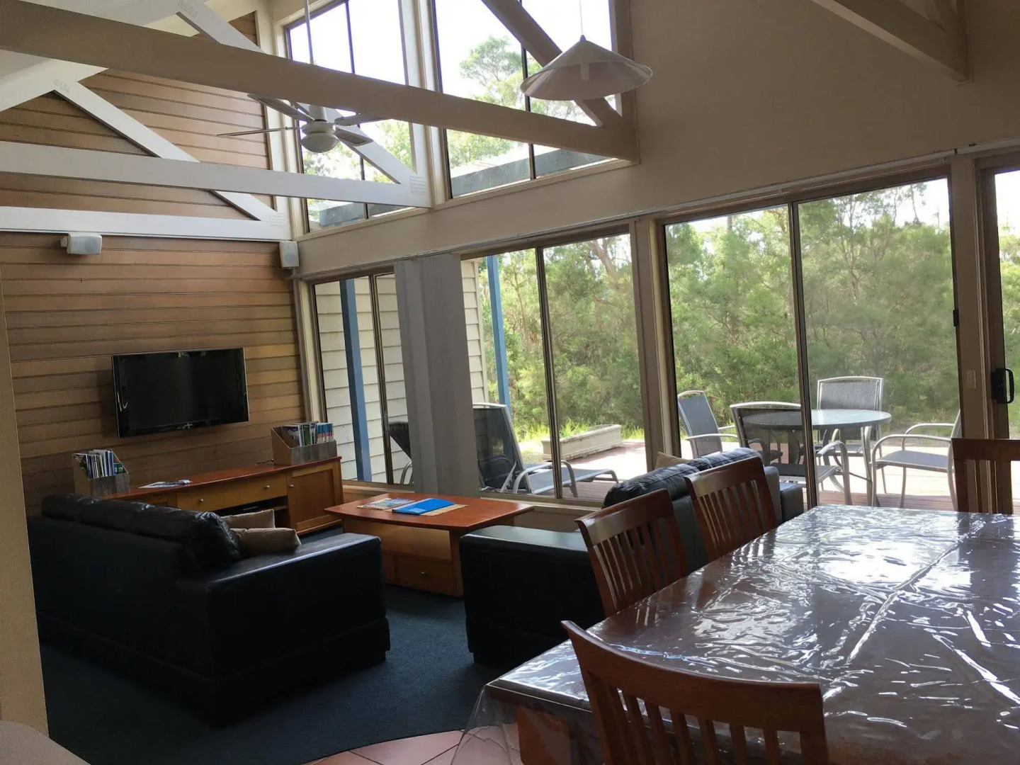 Waterfront Retreat At Wattle Point