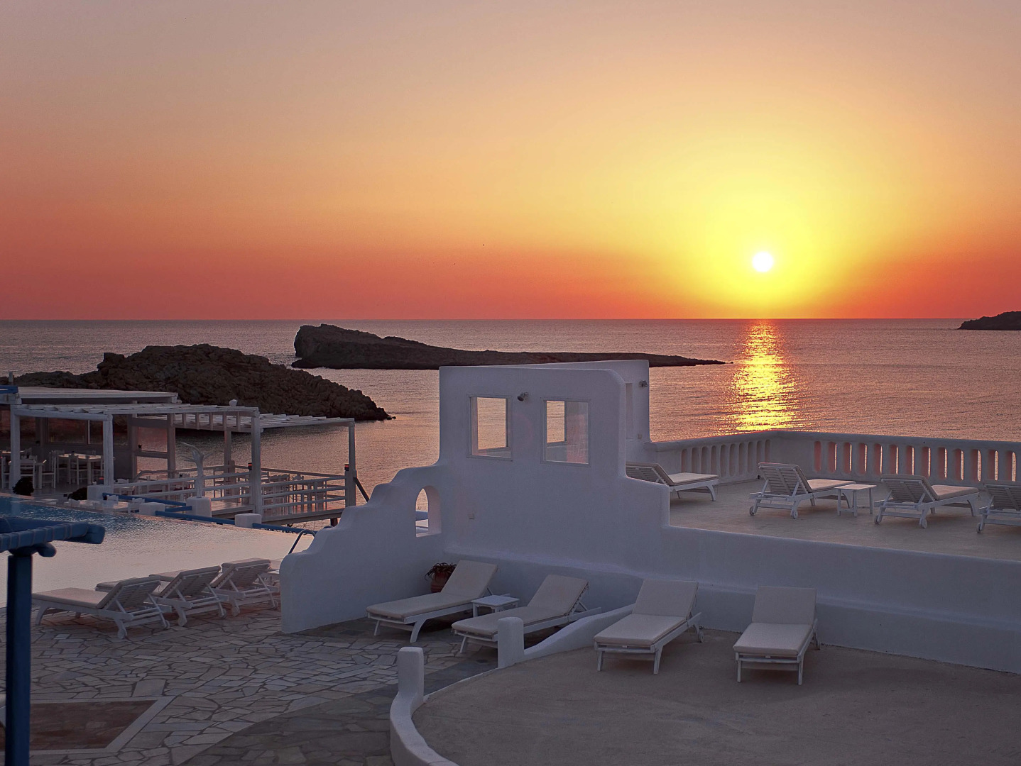 Mykonos Lolita, A Grecotel Resort to Live