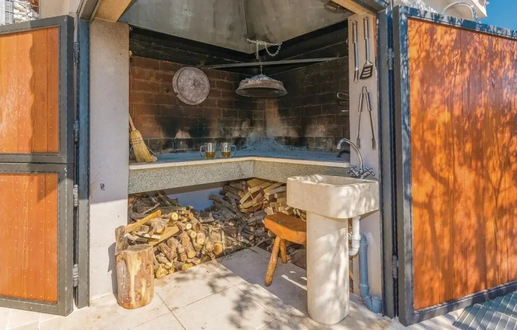 Beautiful Home in Pridraga With Wifi and 8 Bedrooms